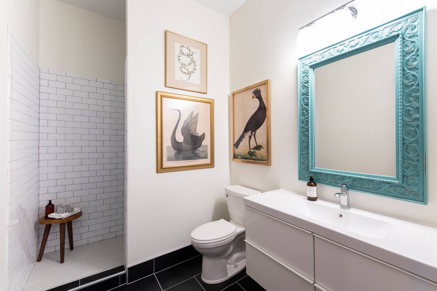 Full Bath located in Hallway*2nd Floor, for guests using pull out*Shampoo/Conditioner/Body Wash *Hair Dryer*Luxurious Towels/Wash clothes