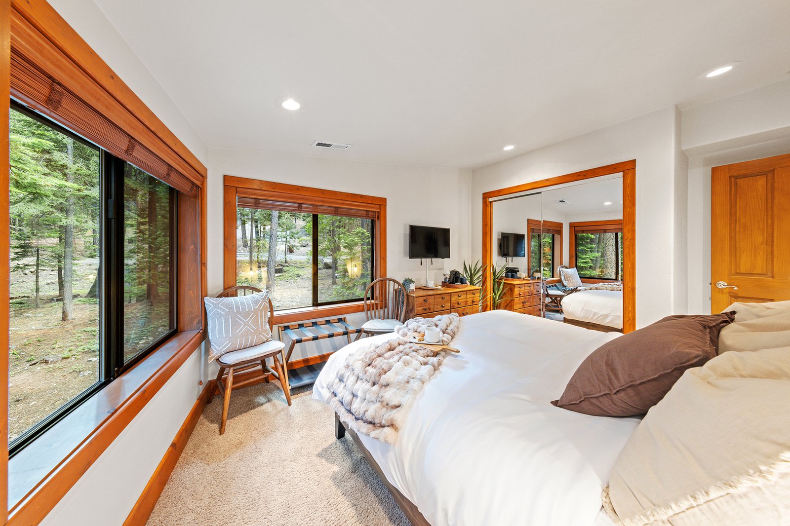 Primary Suite — 1 King bed