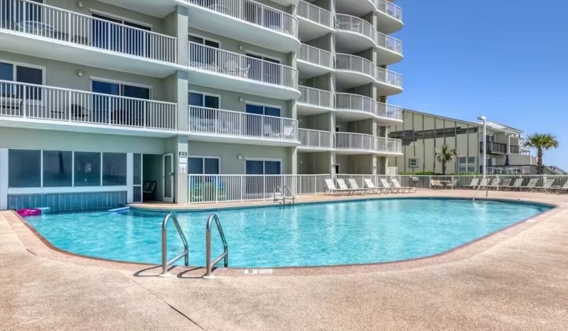 Indoor & Outdoor Pool!