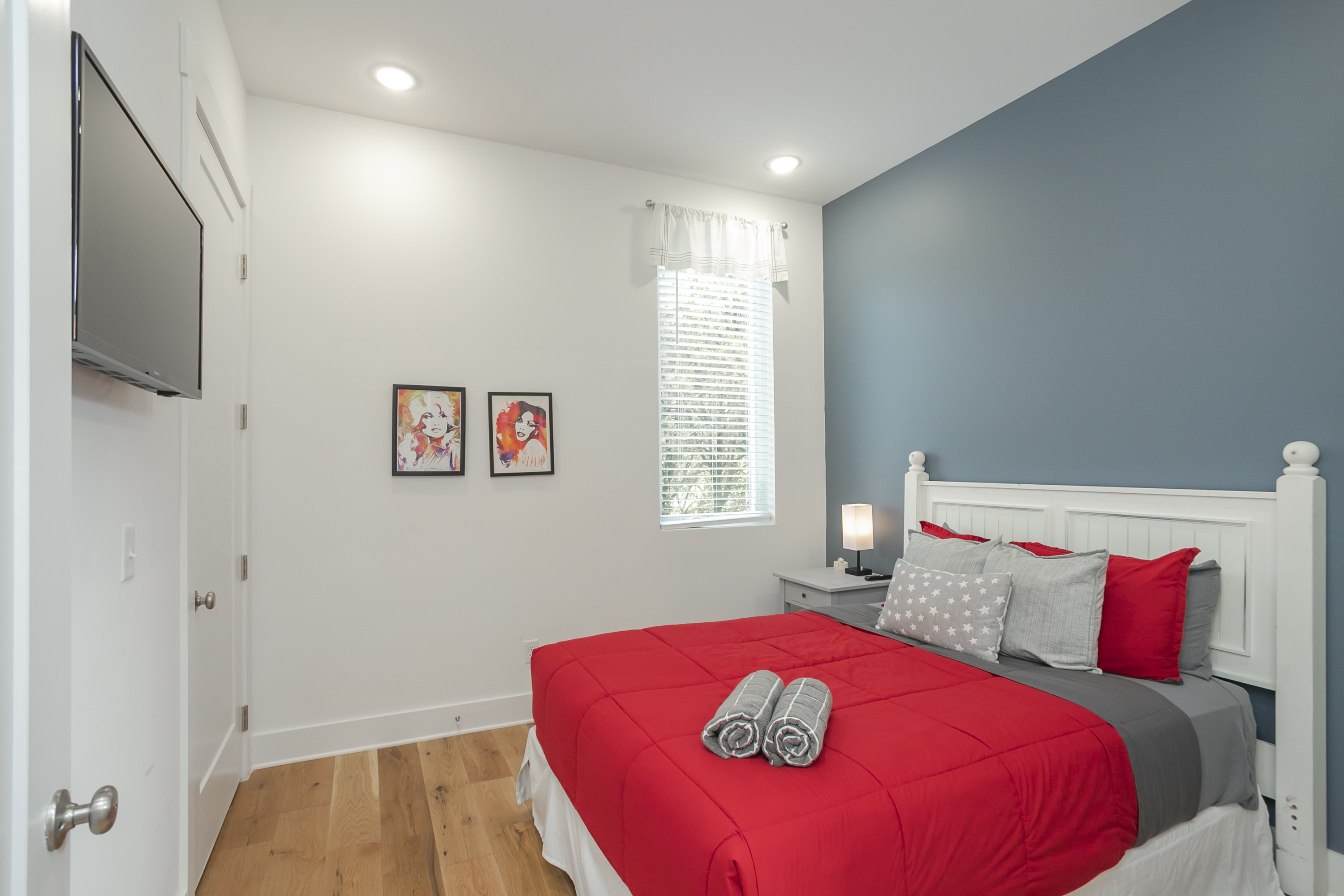 Another view of the Legends bedroom. Every bedroom has its own SMART TV. 