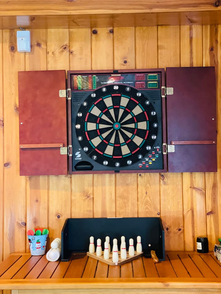 Game room area with darts and classic cabin entertaiment.