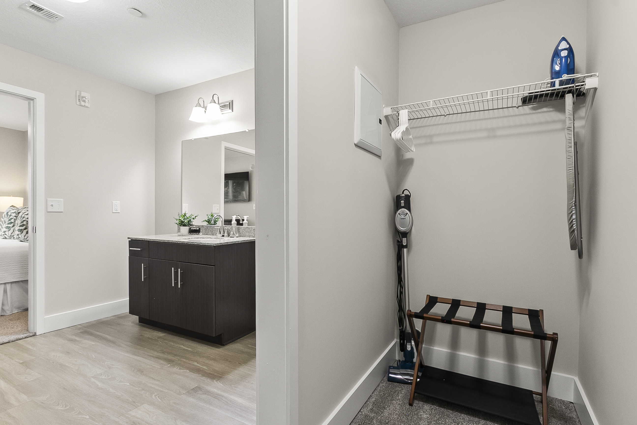 King Bathroom 2