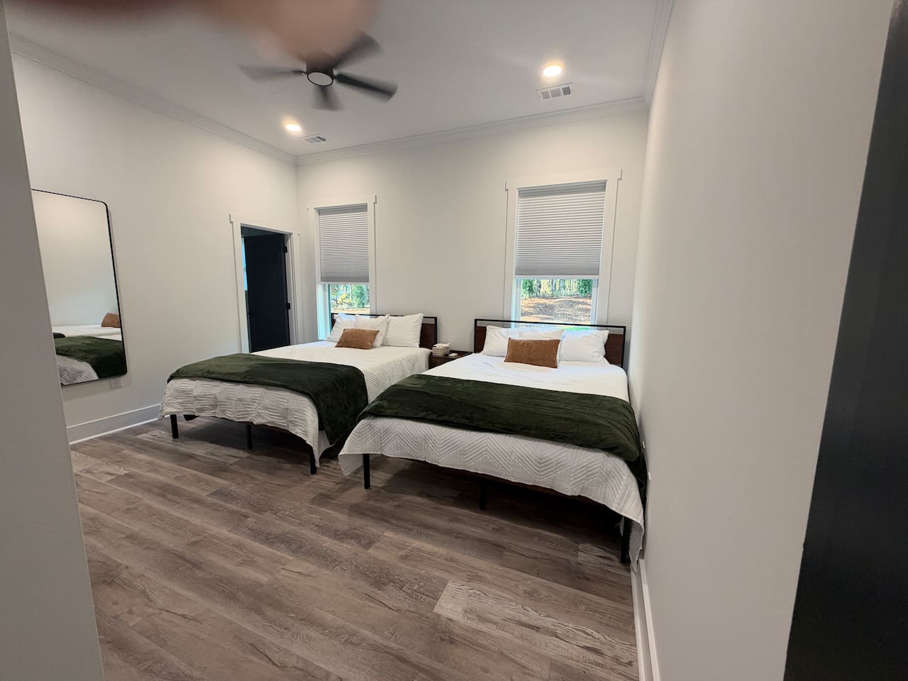 Located on first floor. 2 queen beds, smart TC, and a full en suite bath.
