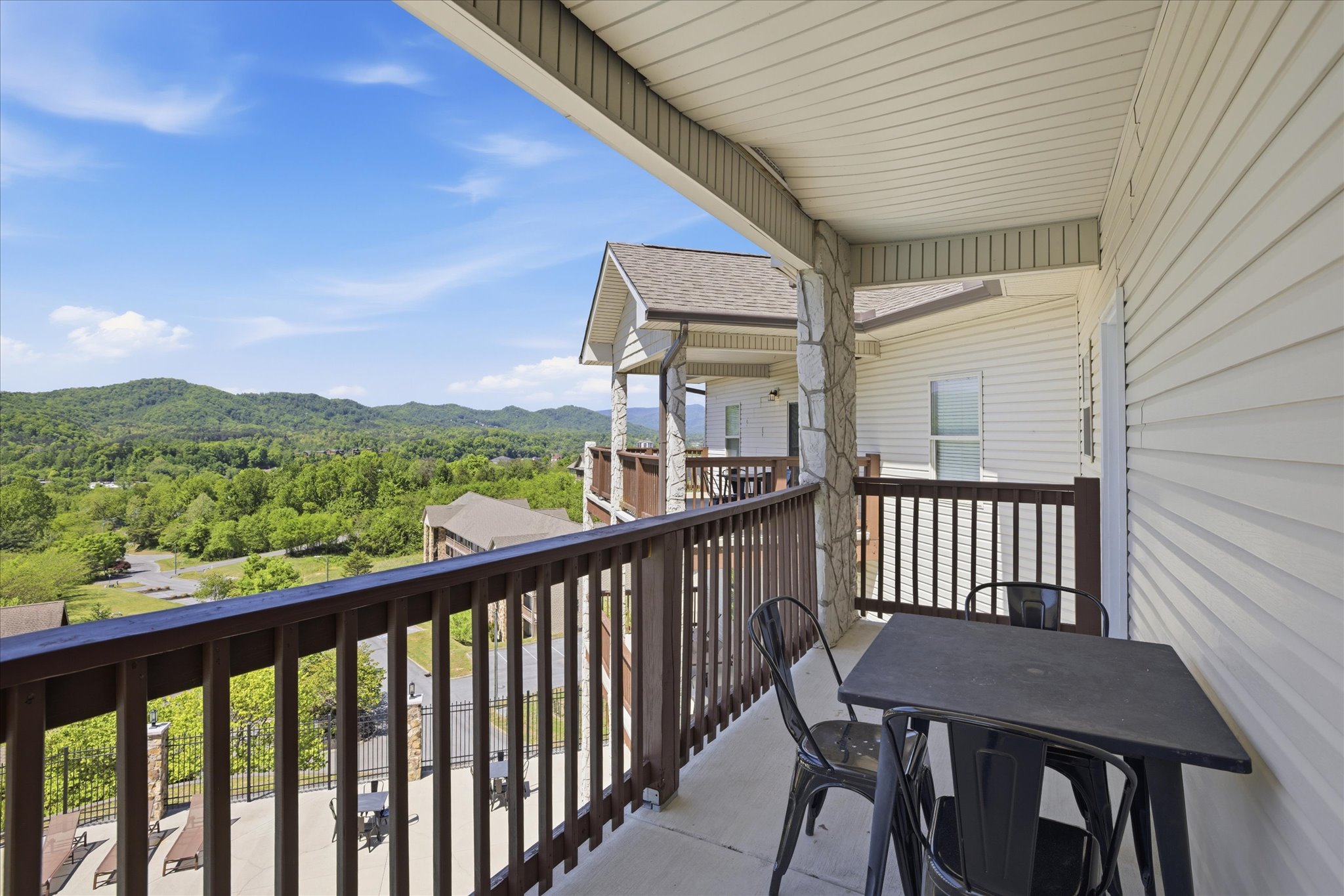 Step out, take a breath, and let the view do the rest—pool below, mountains beyond. This is your spot for morning coffee, sunset unwinding, and everything in between.