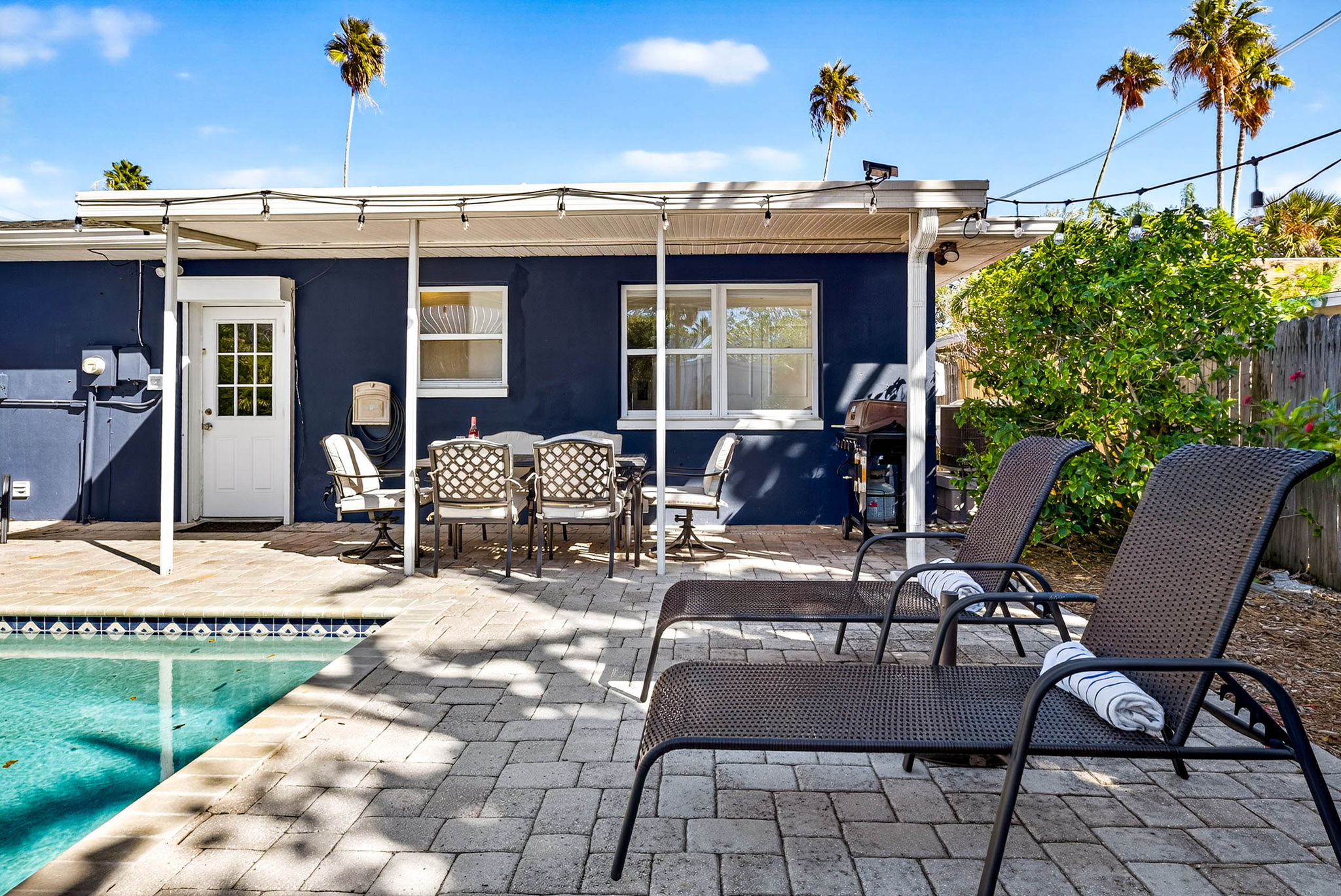 Walk to beach/Hot Tub/Pool/New Remodel 6