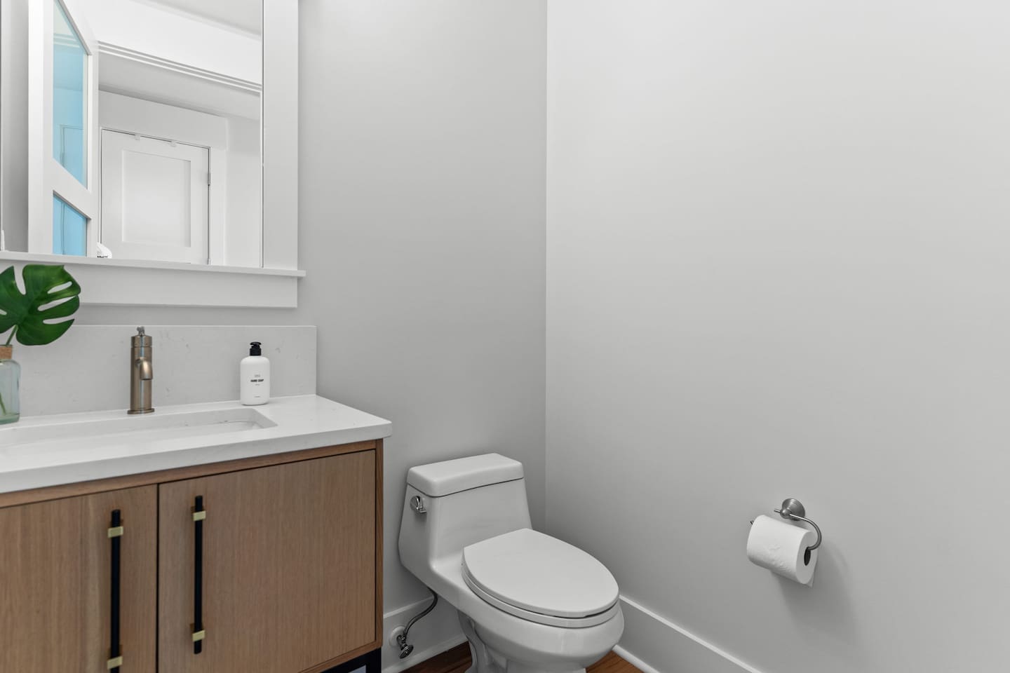 Thoughtfully designed for large groups, every level of Zen includes a convenient half bathroom - providing easy access and added comfort wherever you are in the home.
