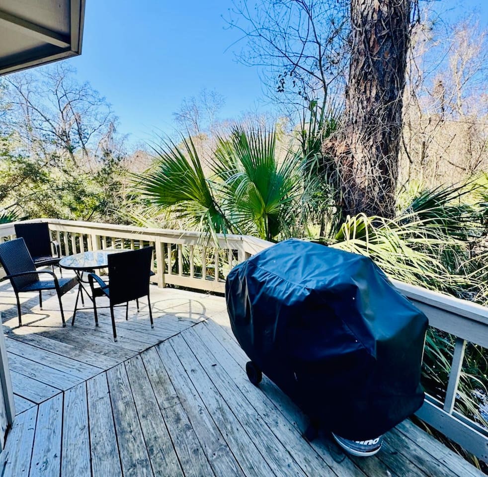 Deck with outdoor grill and seating