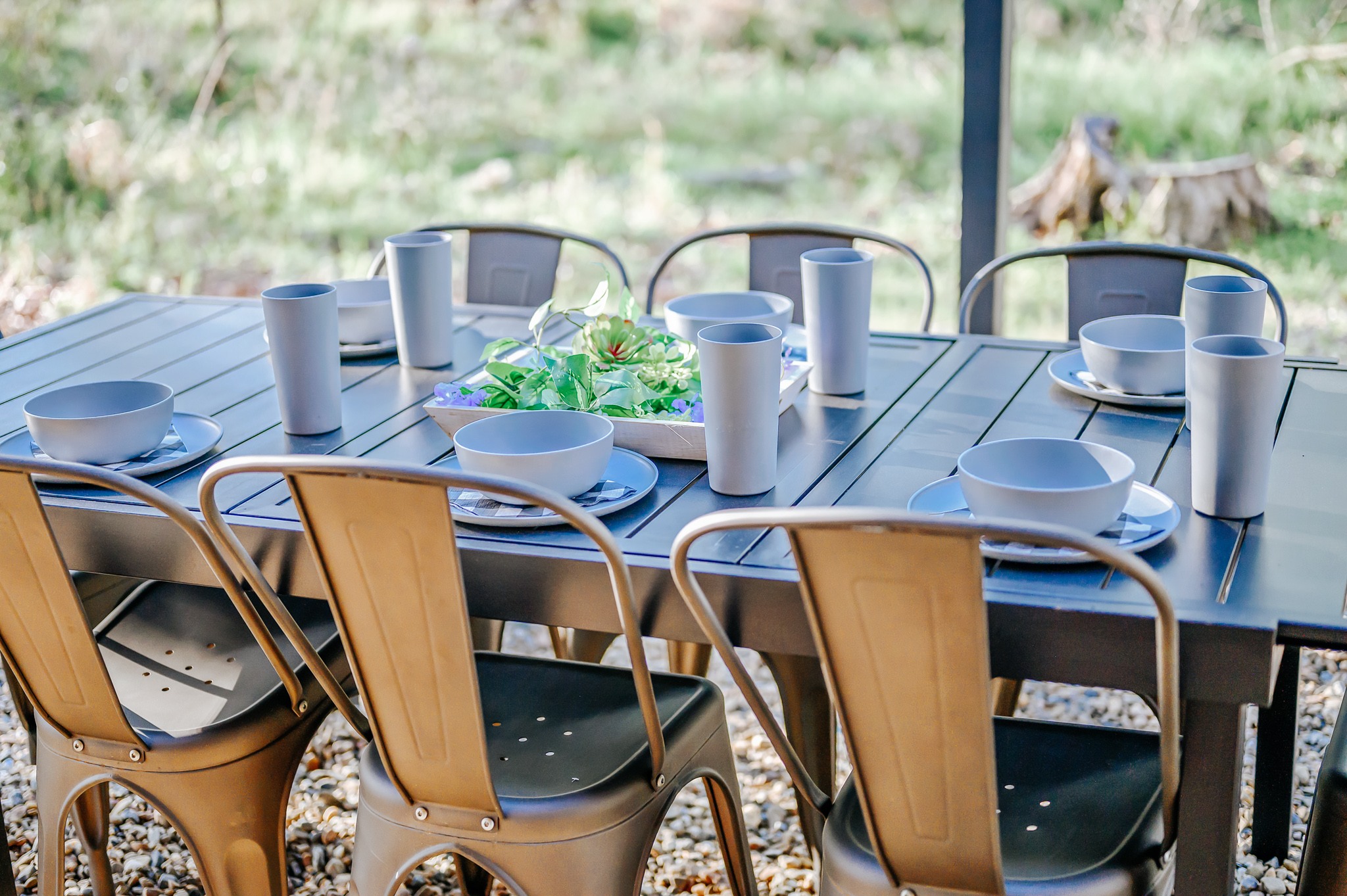 Get an alfresco dining experience with our outdoor dining area good for 6 