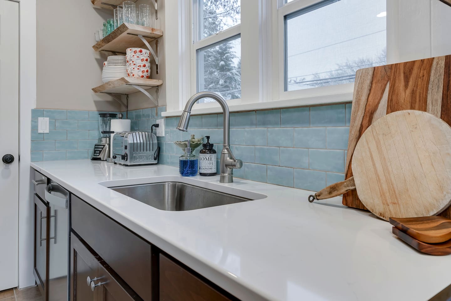 Quartz Countertops & Stainless Steel Appliances