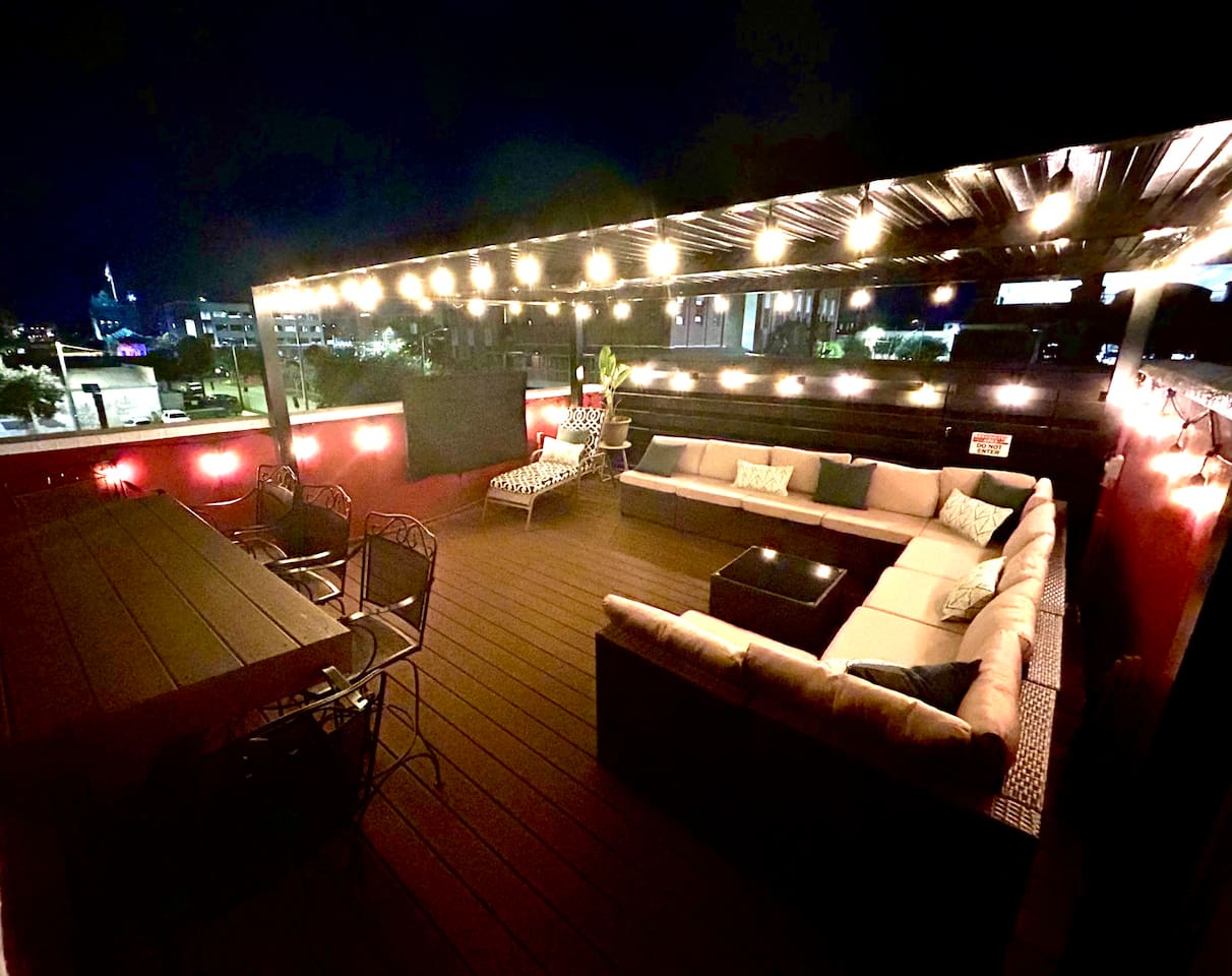 Enjoy movies or sports under the stars on your private rooftop cabana. Watch all the games on 65 inch 4K TV with NFL Sunday Ticket, YoutubeTV, Prime and HBO Max. 