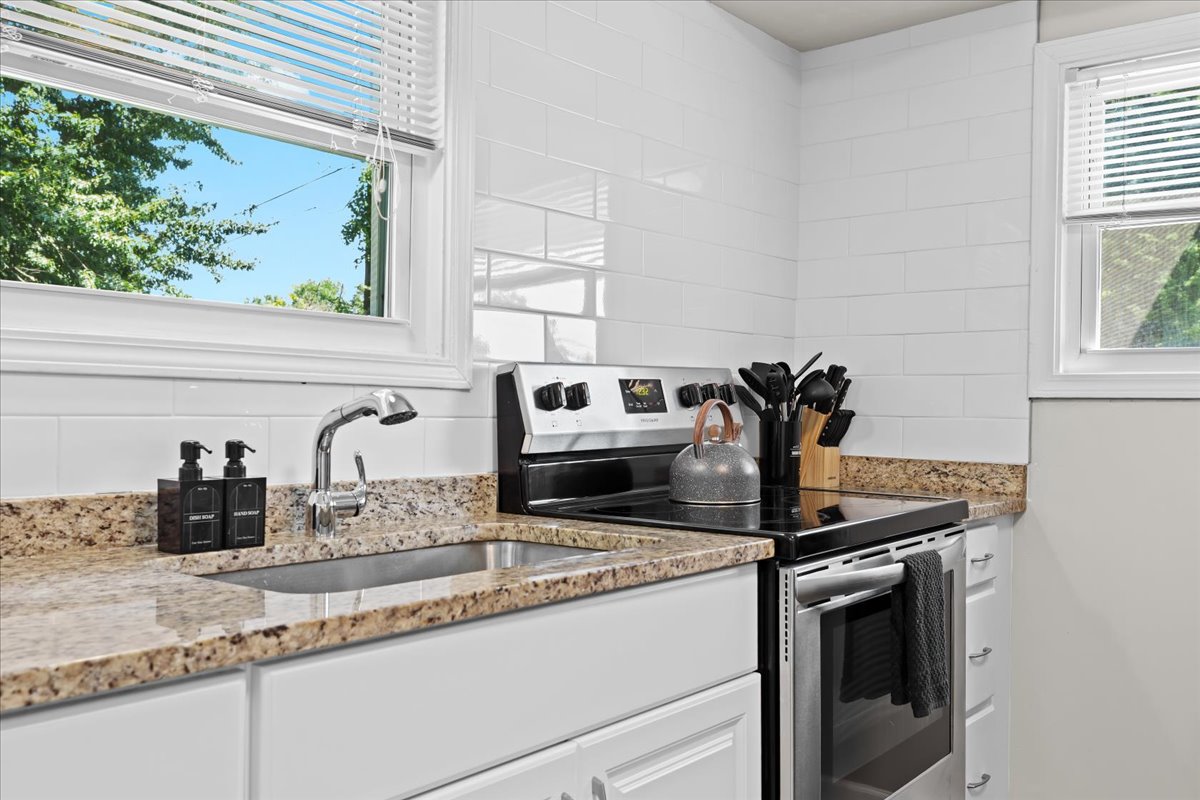 Fully equipped kitchen with granite counters and essentials