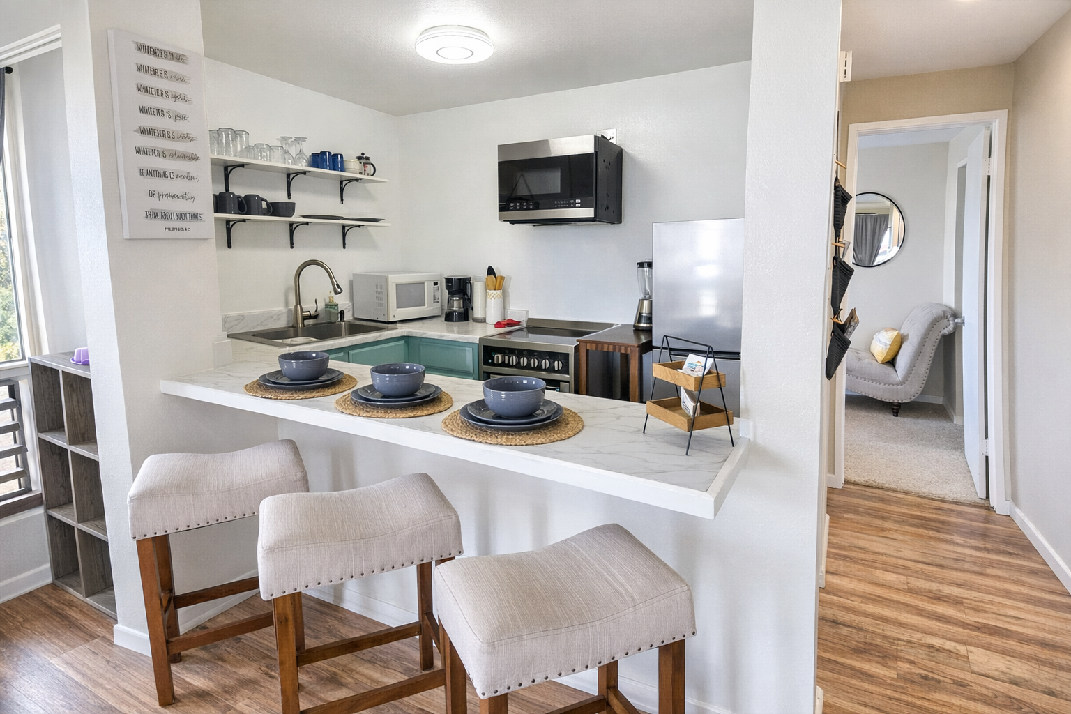 Bar / Kitchen area with full appliances