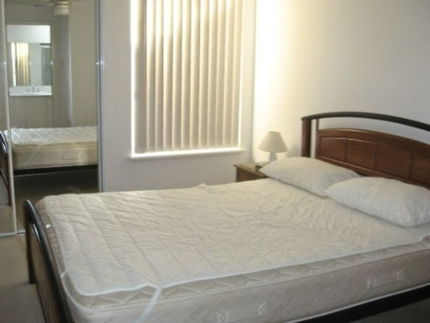 Main bedroom - Queen Bed & spacious wardrobe
