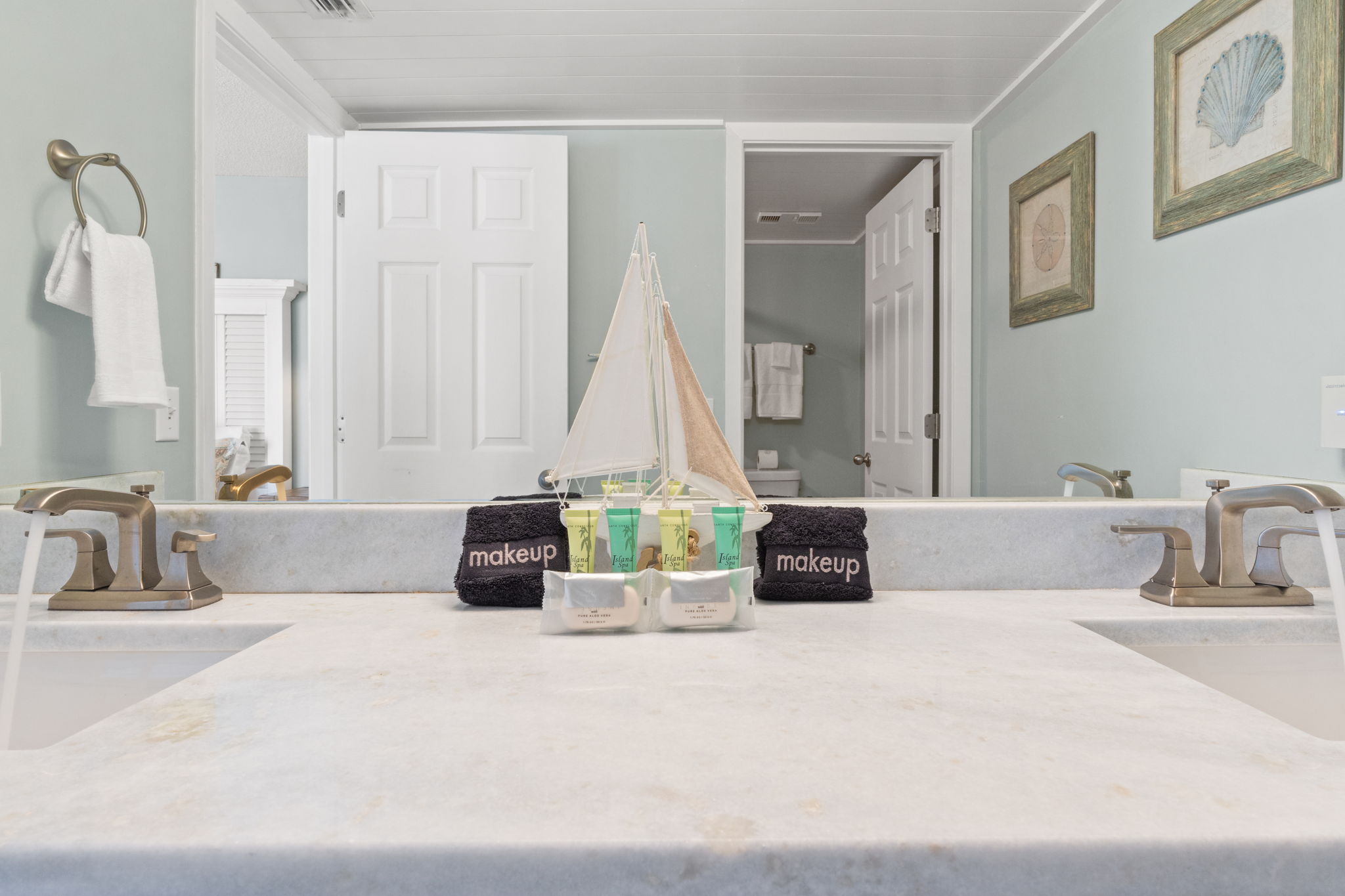 Bedroom 2 Ensuite Bathroom