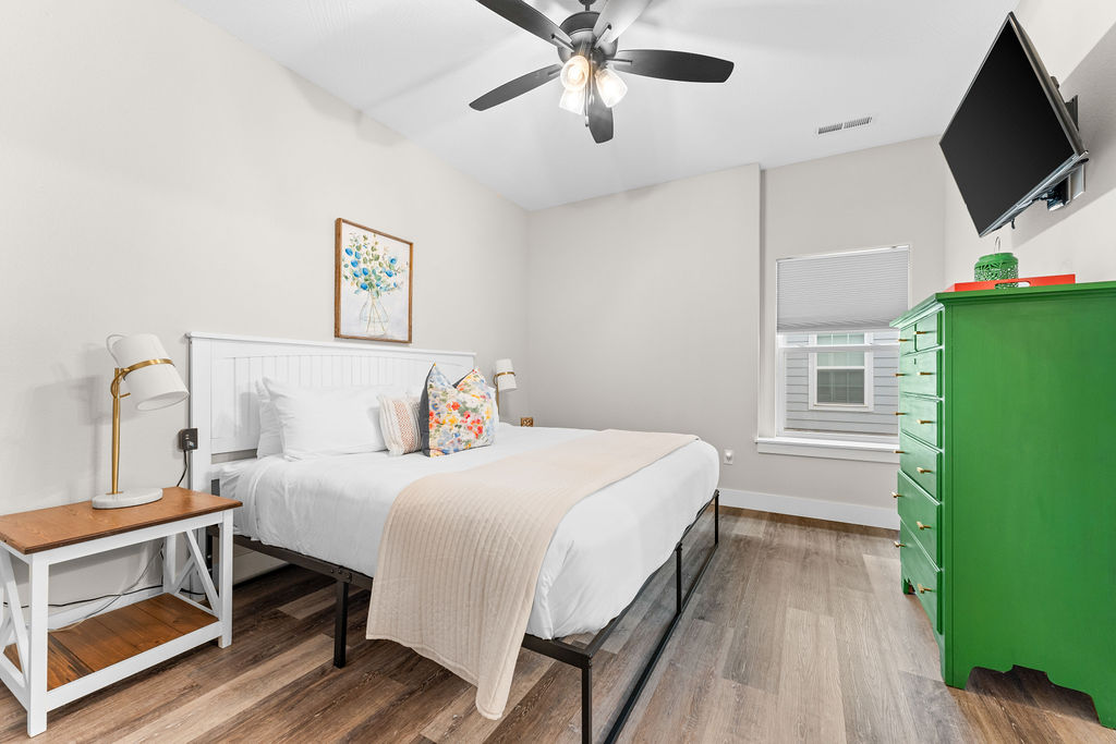 Lower level King bedroom w/ ensuite bath