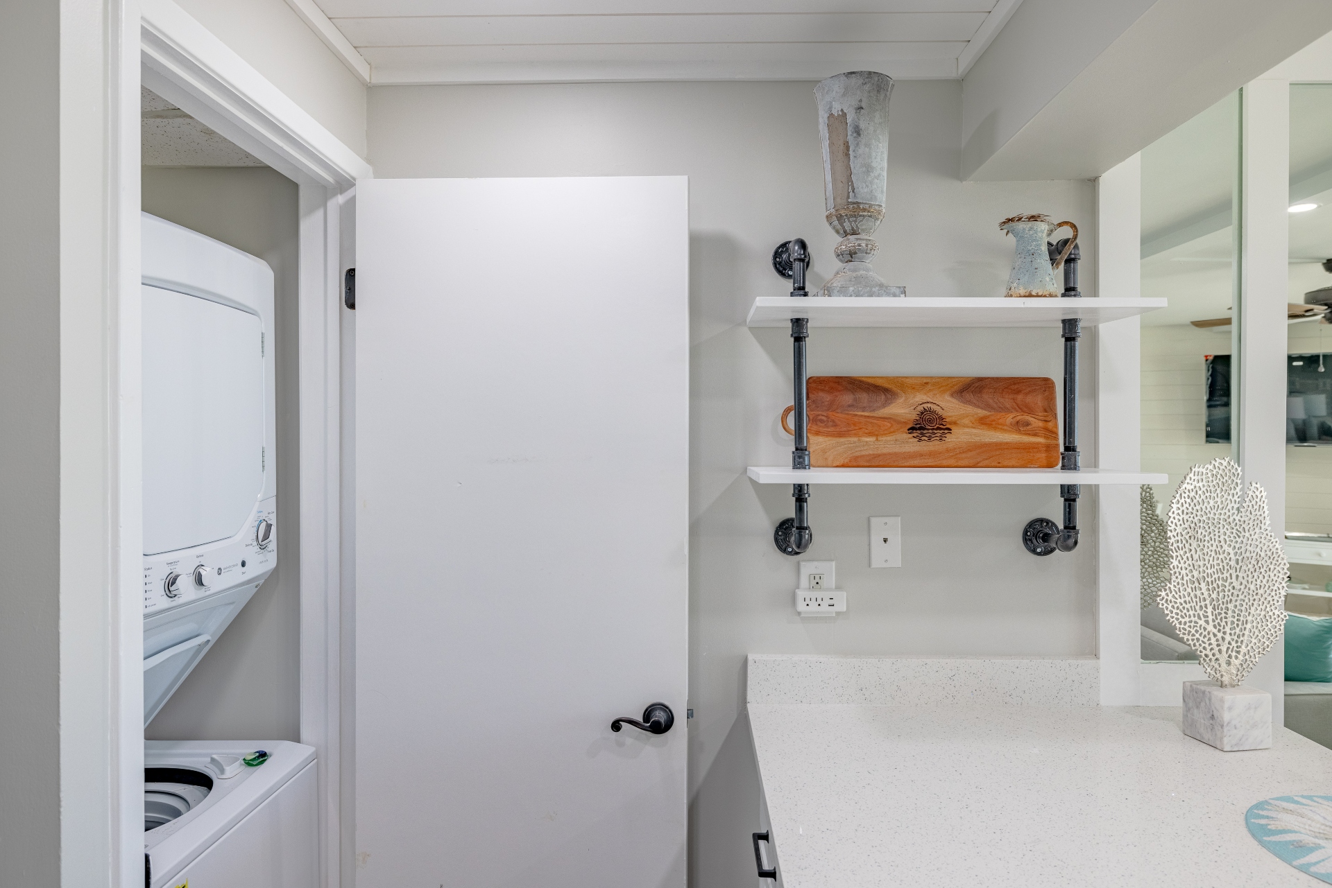 Stackable washer/dryer