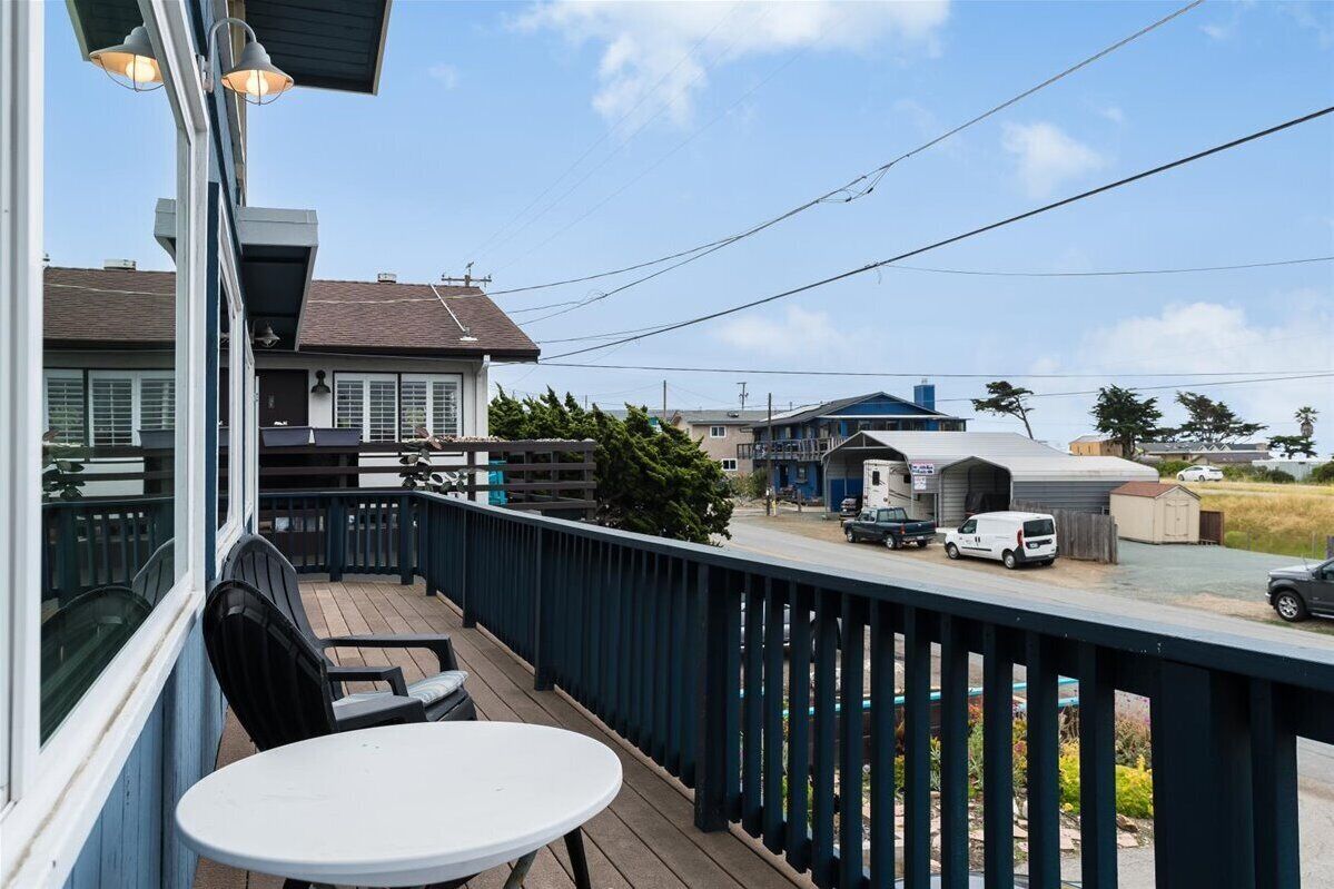 Upstairs - front deck