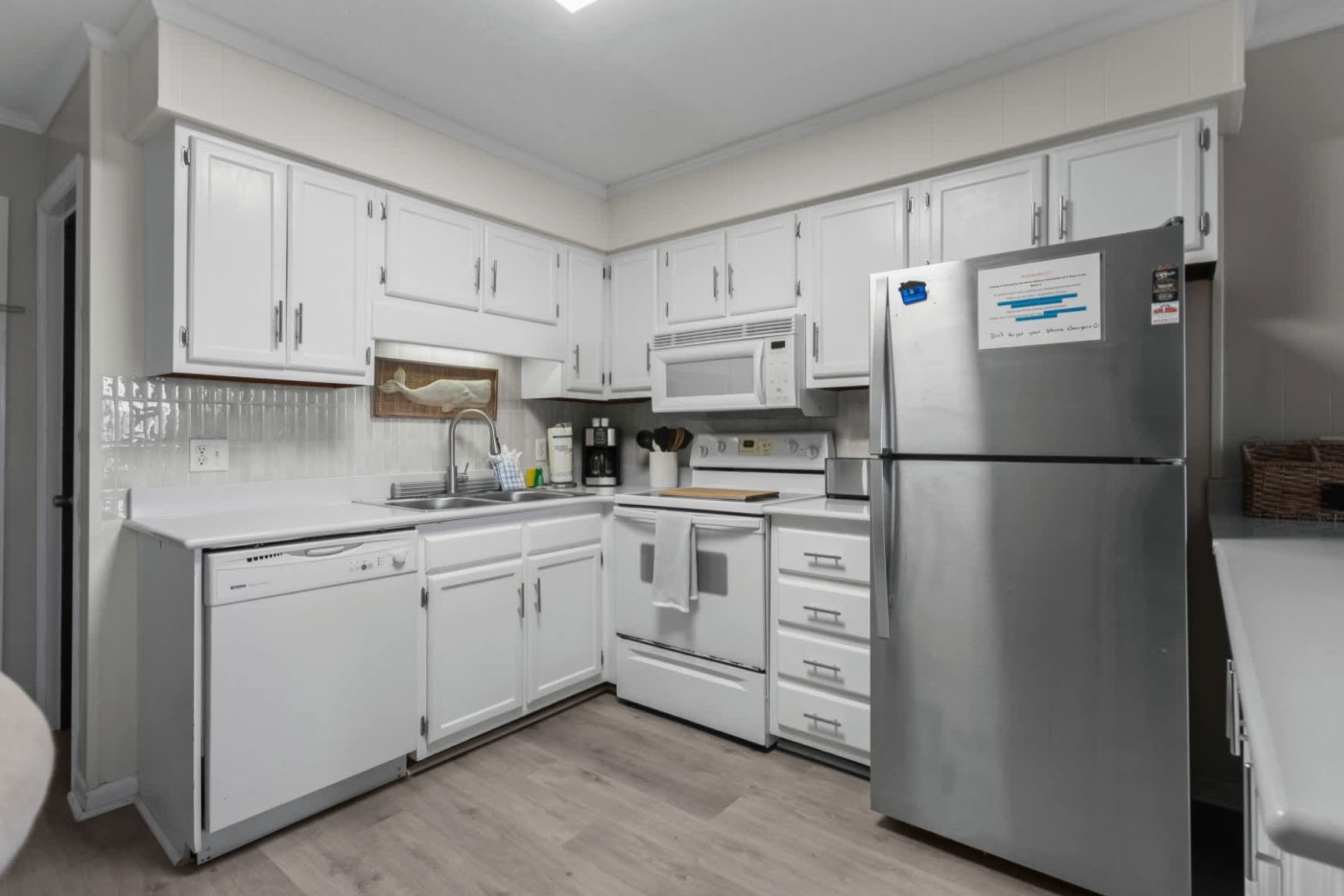 Kitchen Appliances include Refrigerator, Microwave, Oven/Stove, and Dishwasher