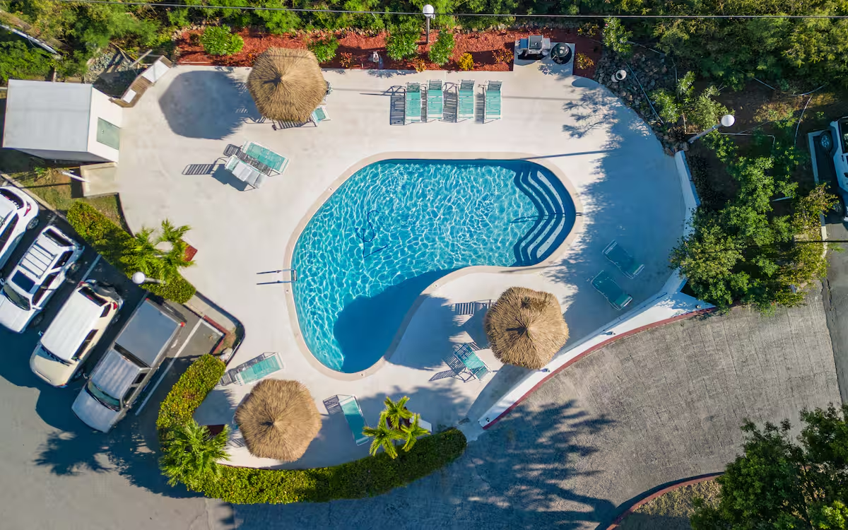 A 20-second walk to the pool!