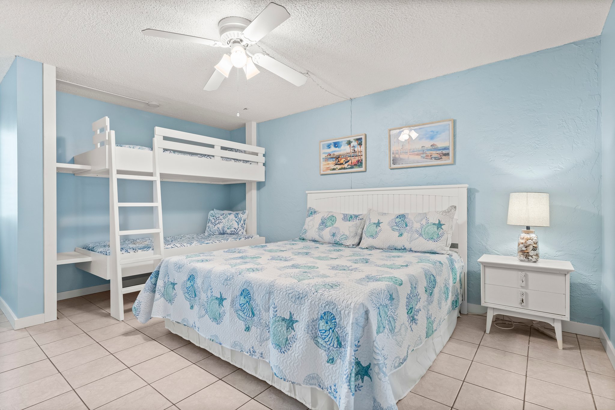King bedroom with built-in bunk beds