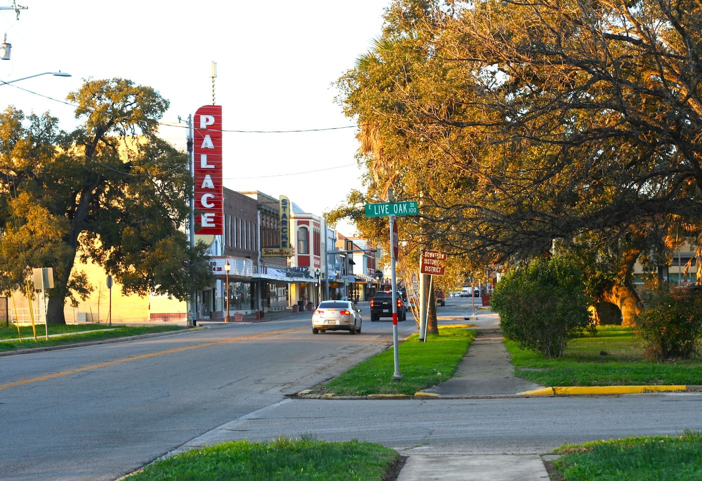 2 blocks to historic downtown Seguin. 