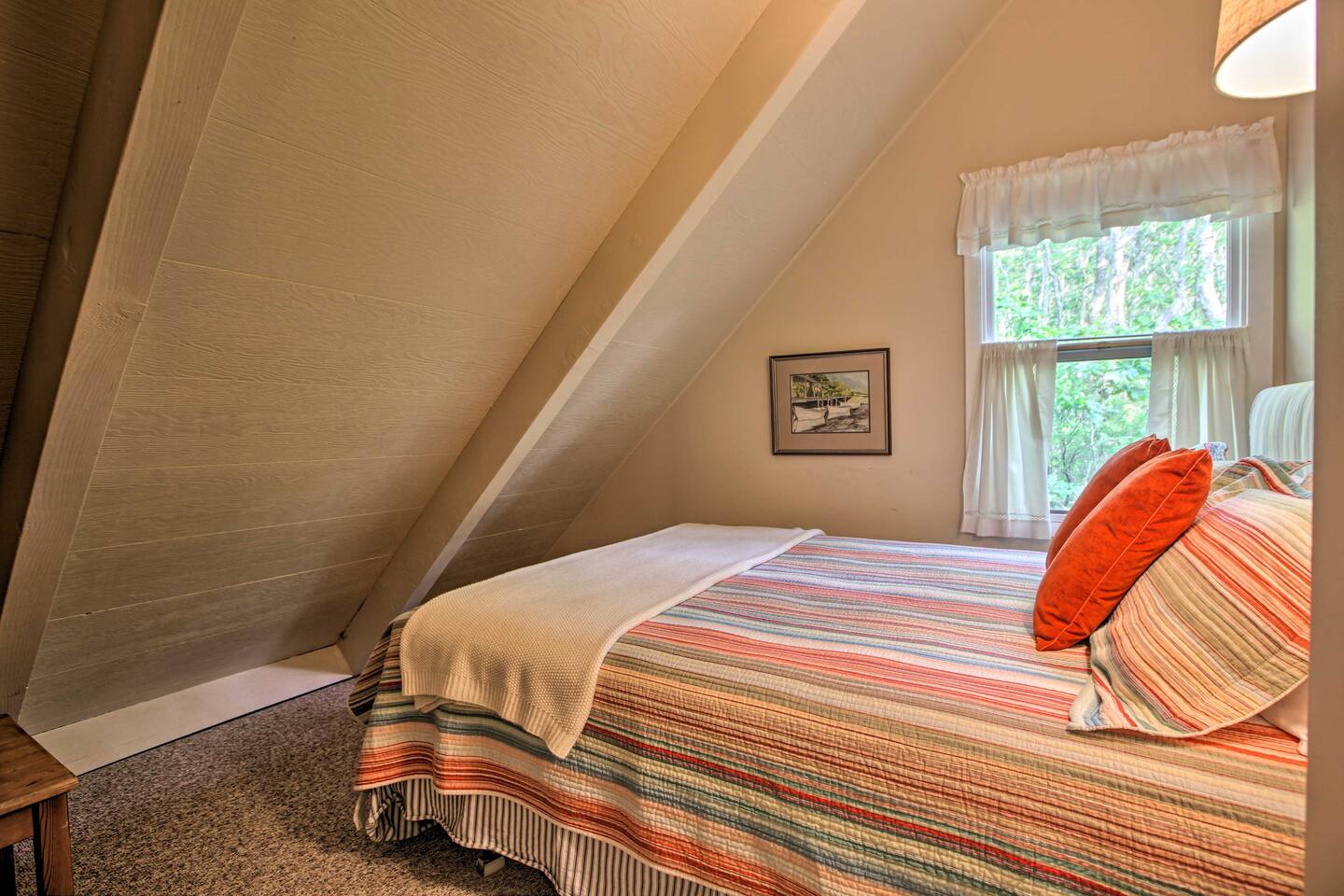another angle of the queen bed