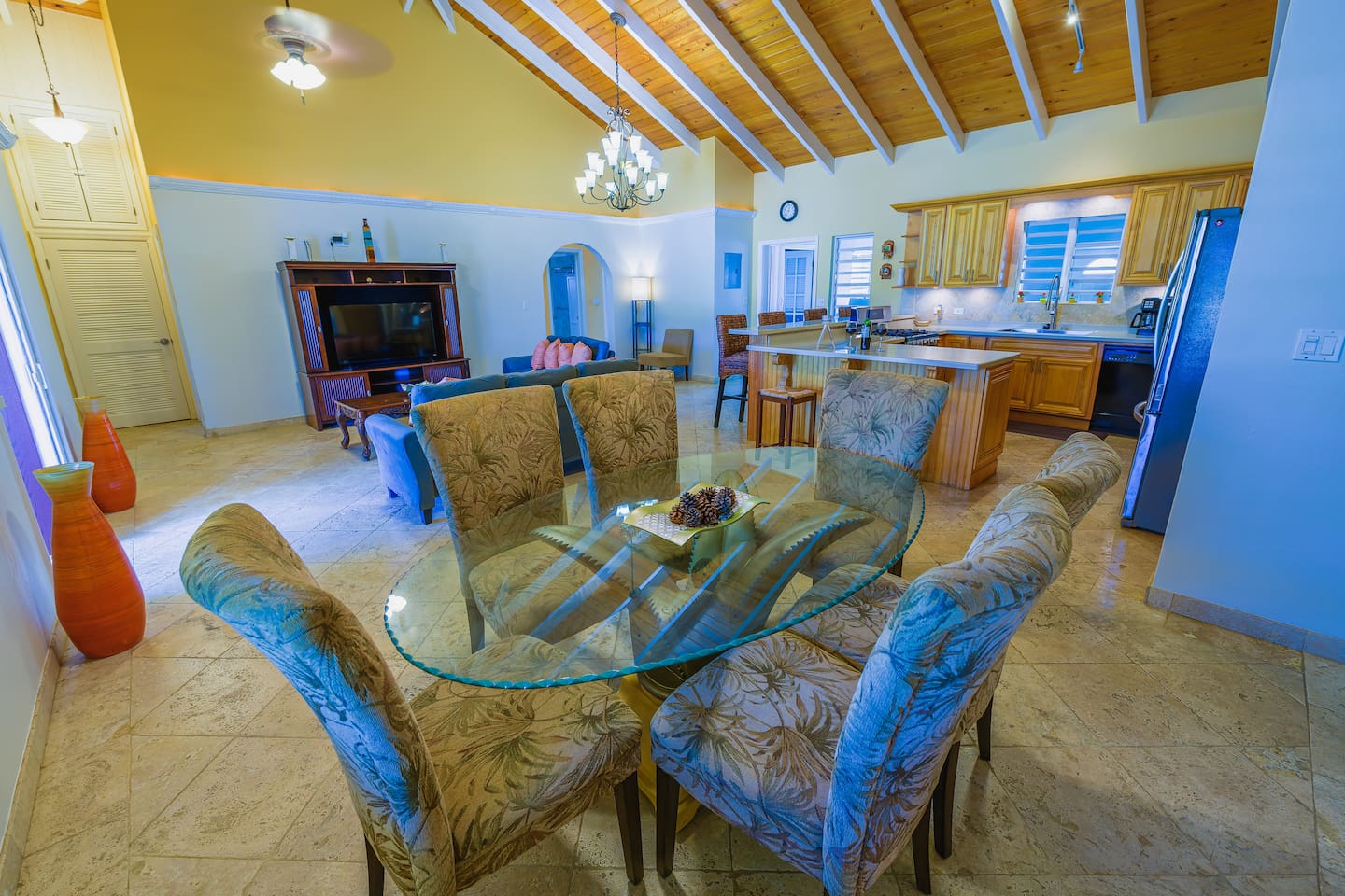 Dining Table (seats 6)