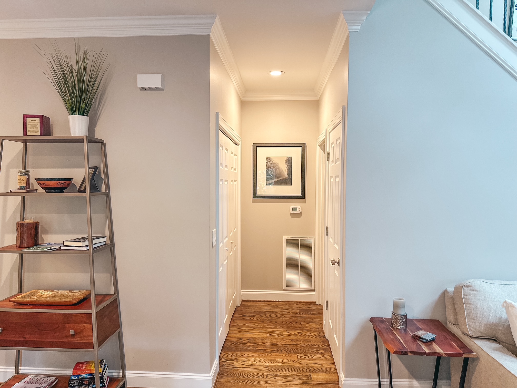 Hallway To master/Laundry