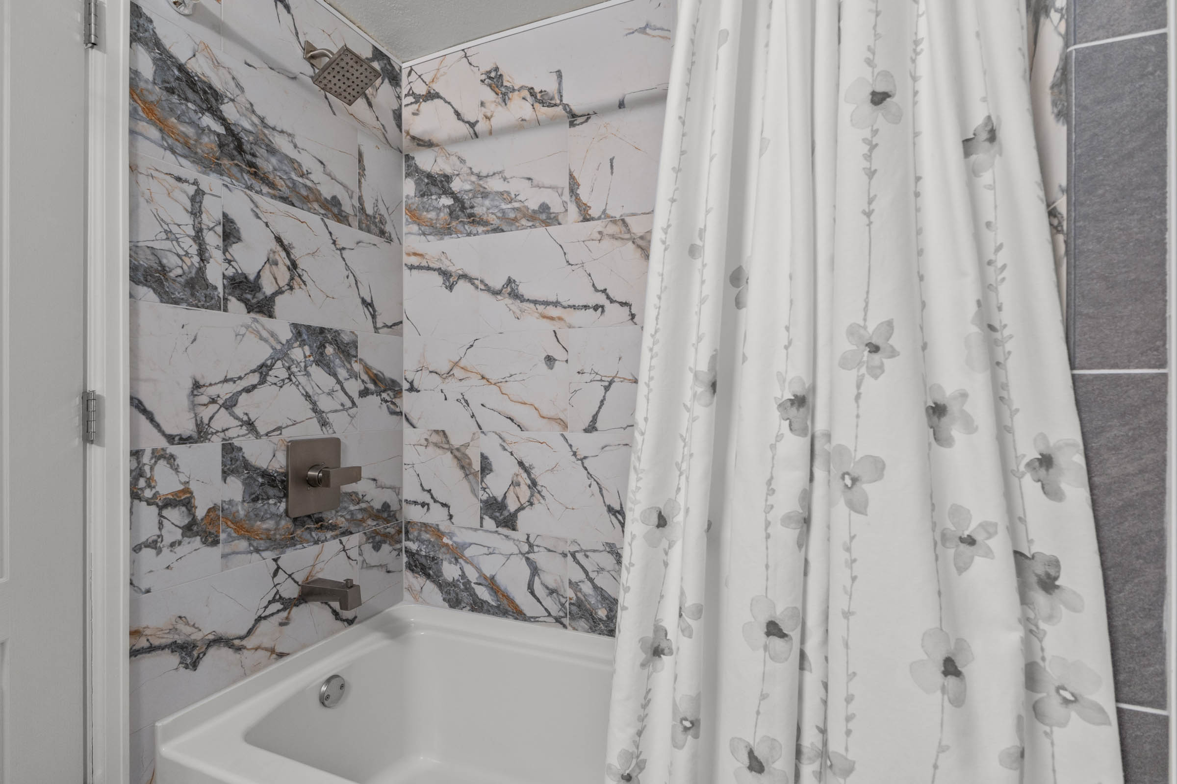 Bathroom 2 | Bathtub