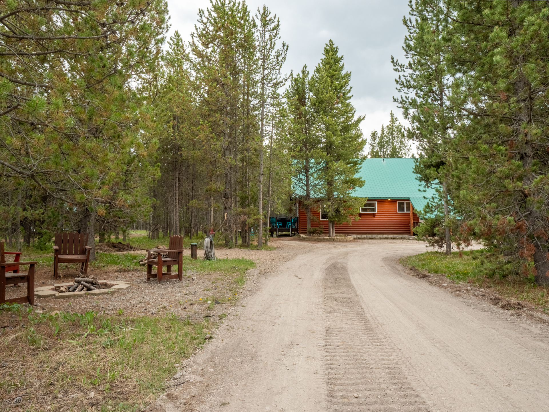 Fire pit and Circular drive to the front of the cabin