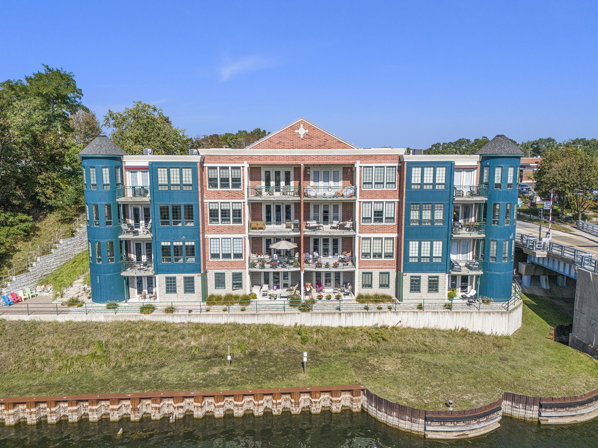 Condo on Top floor of Edgewater Community