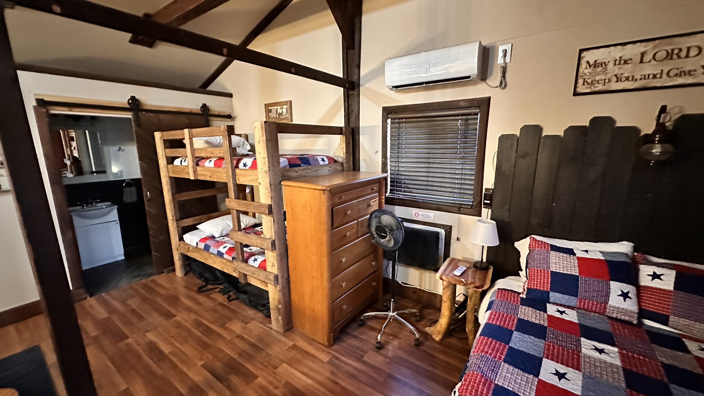 2 bunk beds (4 twin), 1 queen bed, 2 queen floor mattresses, and 1 travel crib. 