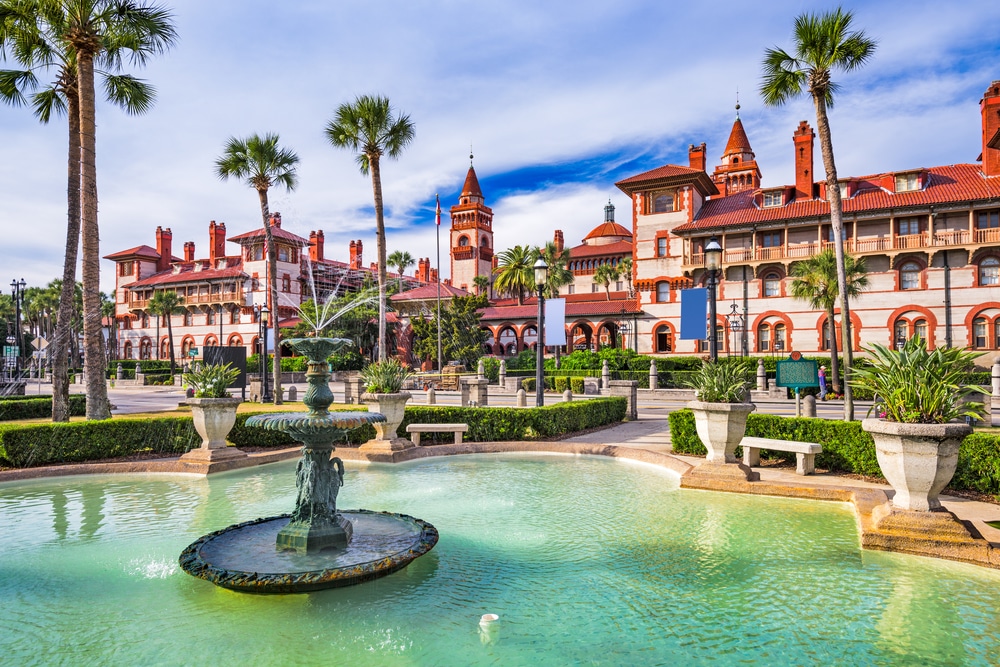 Less than a 5 minute walk from historic Flagler College!