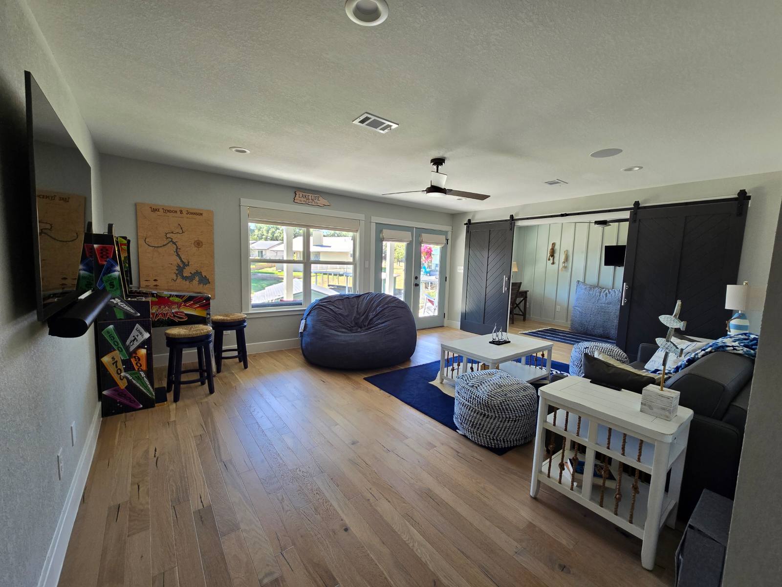 Game Room w/ private office & murphy bed