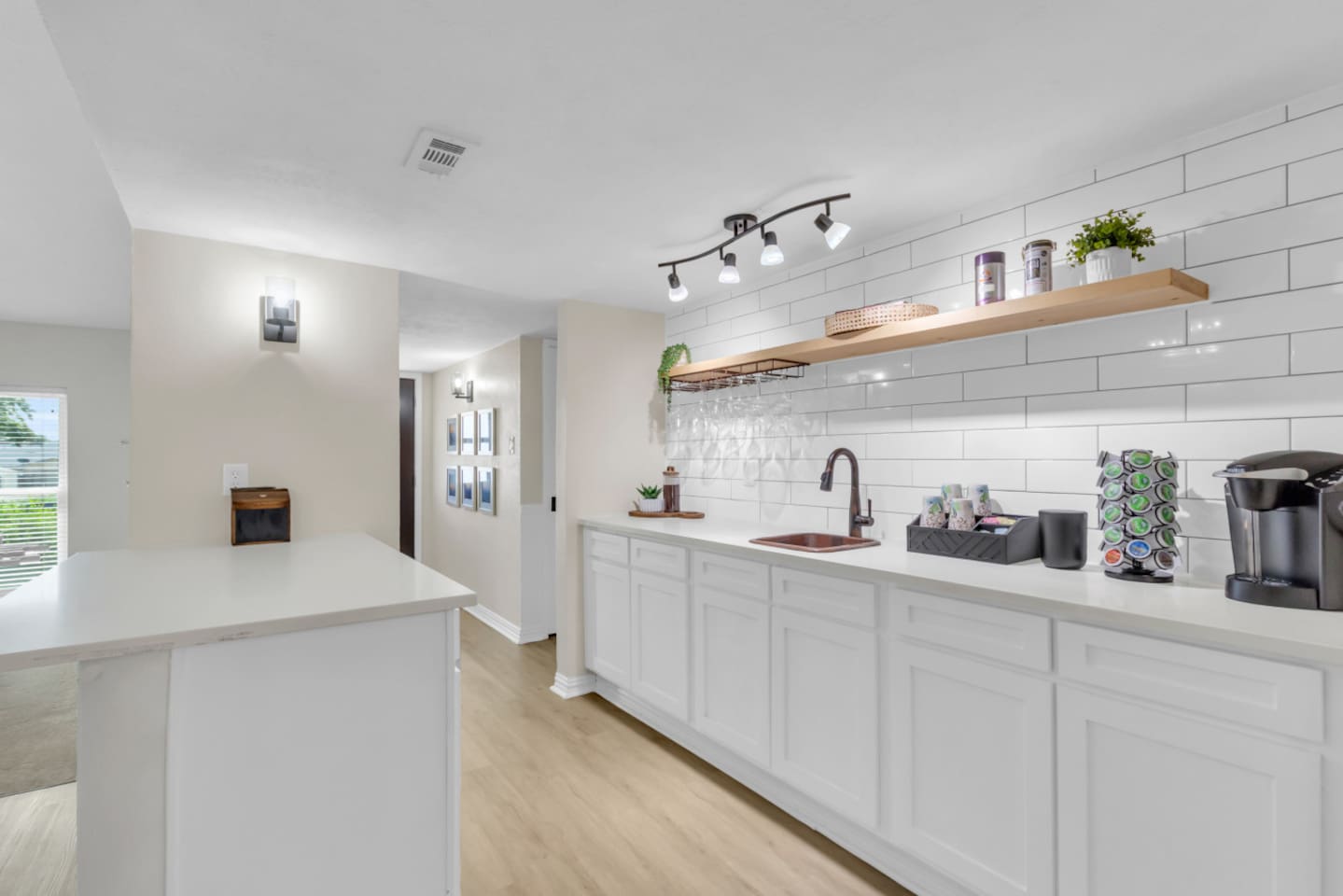 Spacious kitchen with plenty of prep space and modern finishes for cooking in style.