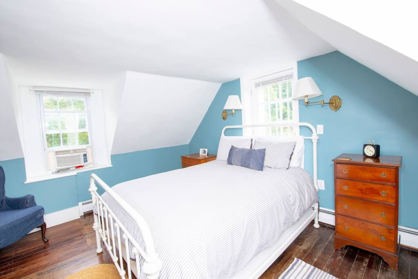 Upstairs bedroom with queen bed