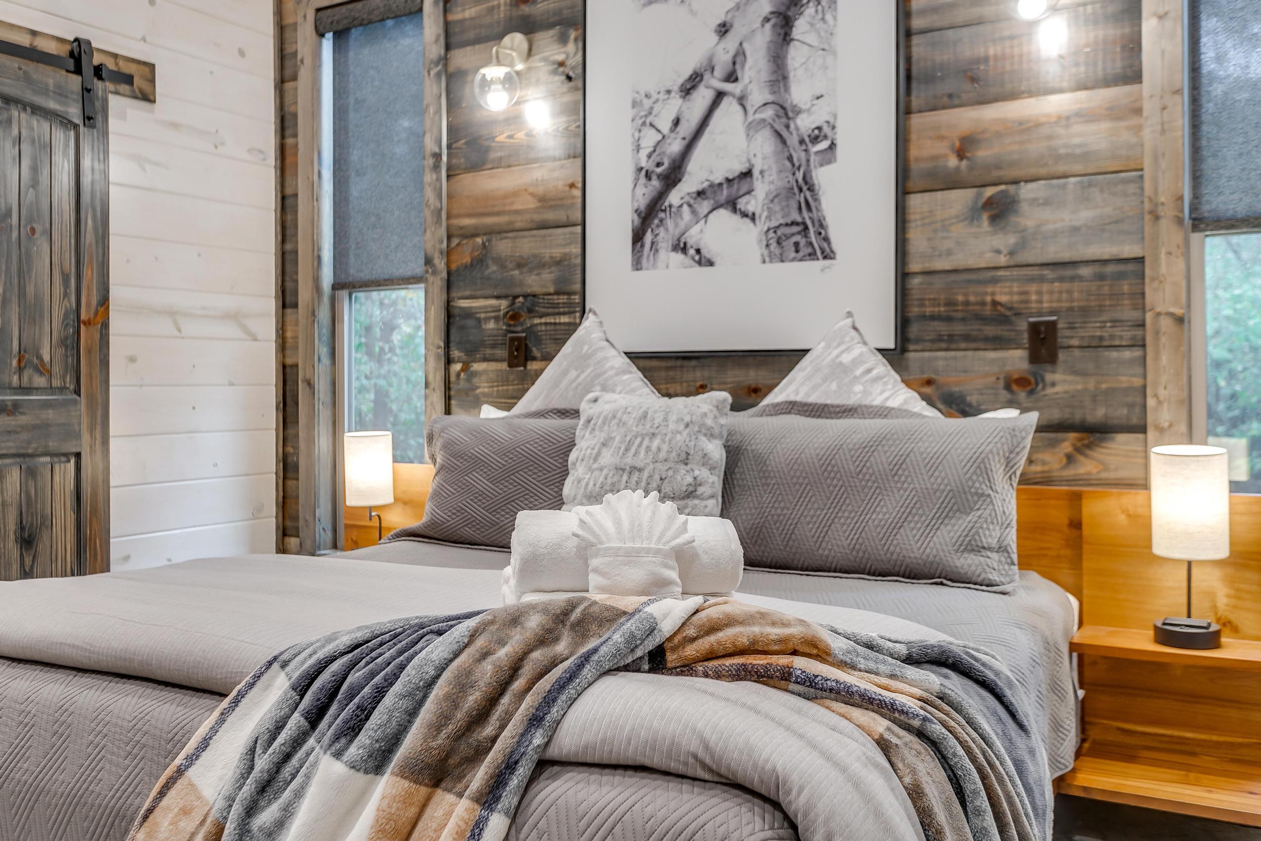 Duvet, blankets, feather pillows, 800TC sheets