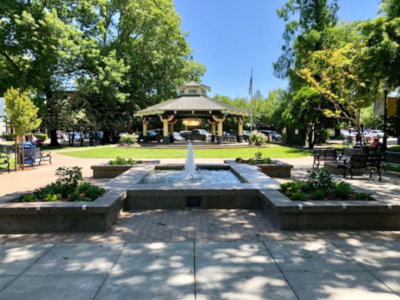Downtown Healdsburg Plaza short drive from Maison Cachee