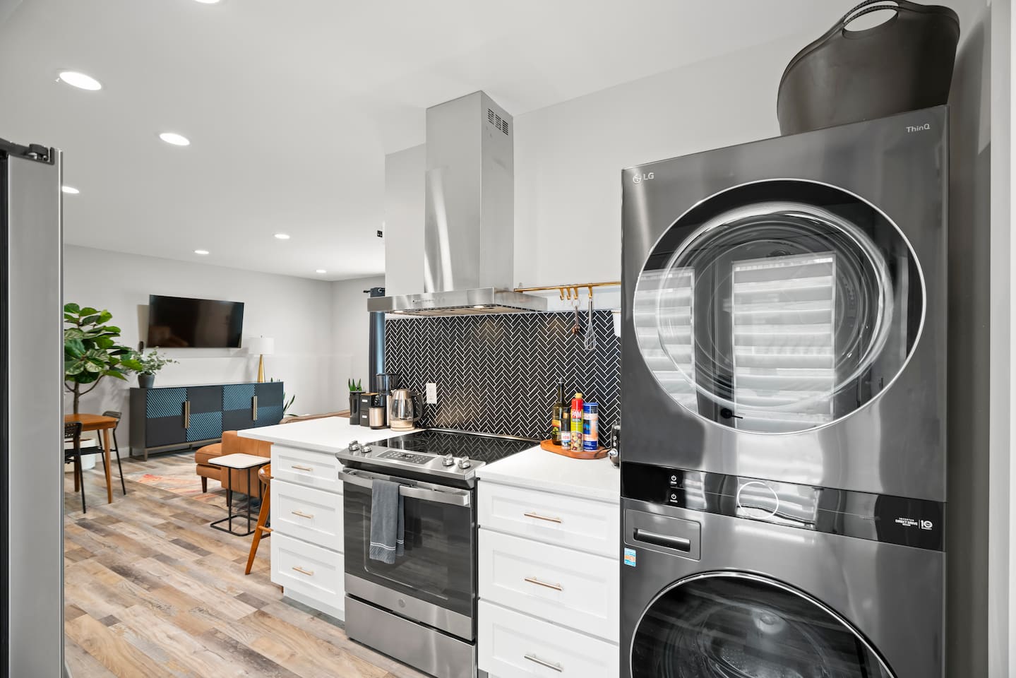Whether you're whipping up a hearty post-ski meal or tossing in a load of laundry, our high-quality appliances and fully stocked kitchen make daily routines feel easy and effortless.