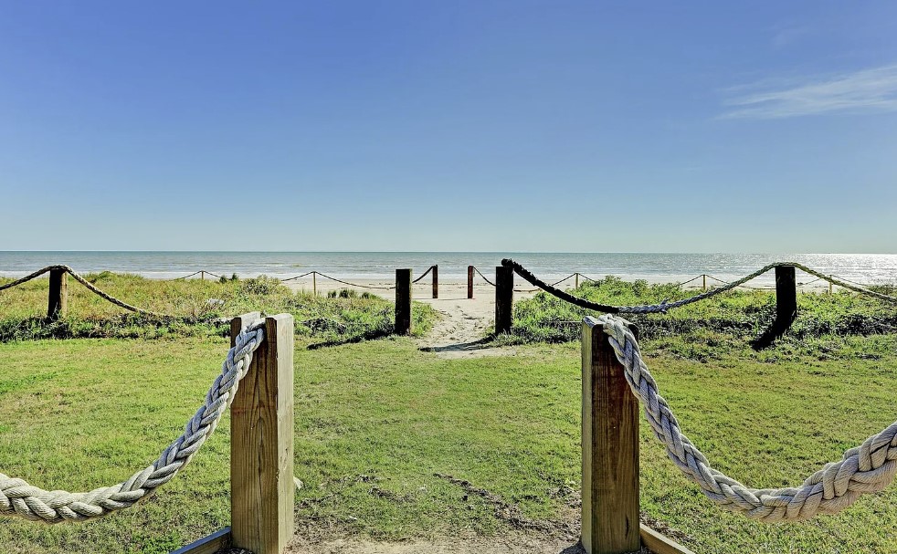 082c170a820444c995c352d63952a116 | Beachhouse | Texas | TX | Vacation Homes | Galveston | Crystal Beach | Kokomo | Breezy Days | Beachfront Elegance | Sunrise Serenity | Southern Sands Property Management, LLC