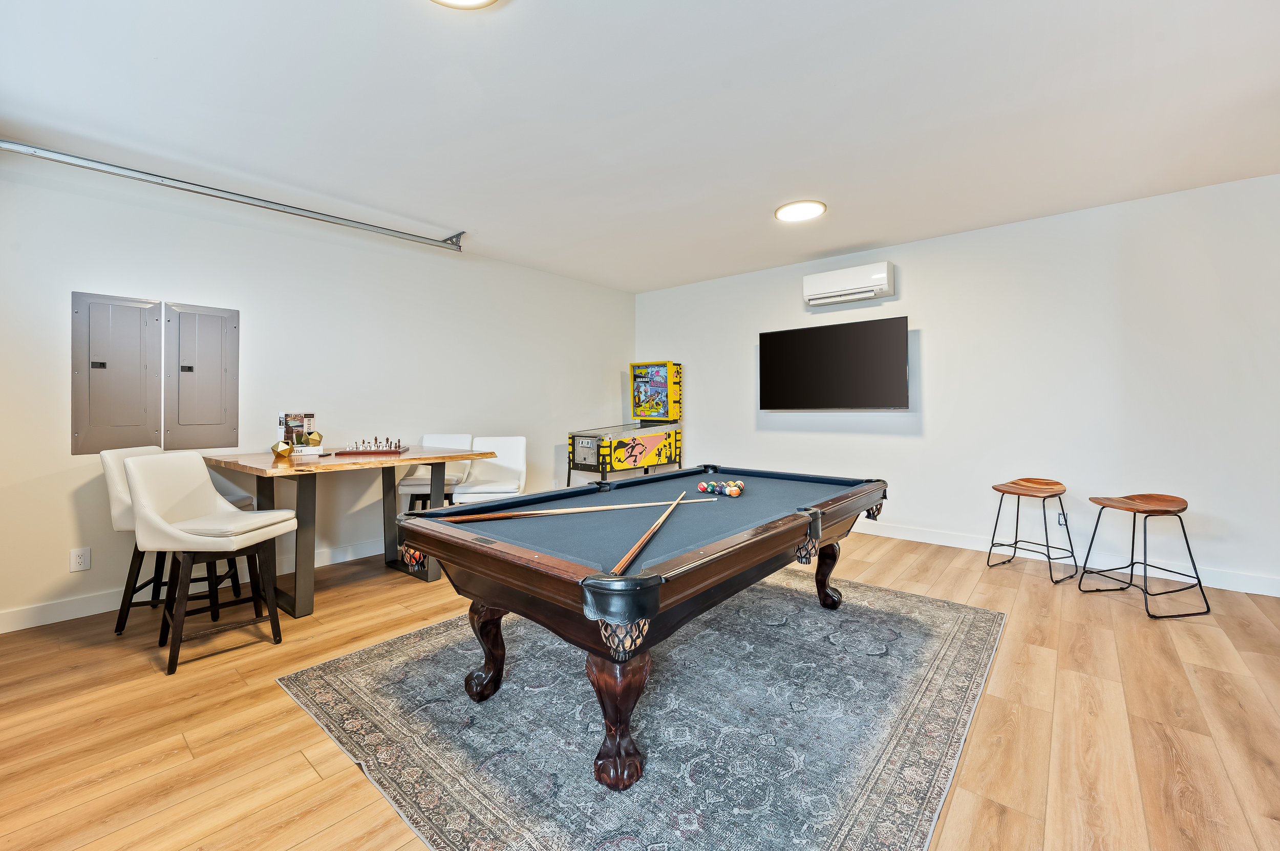 Main floor game garage - pool table with convertible top for table tennis, old-school pinball, card table and Smart TV