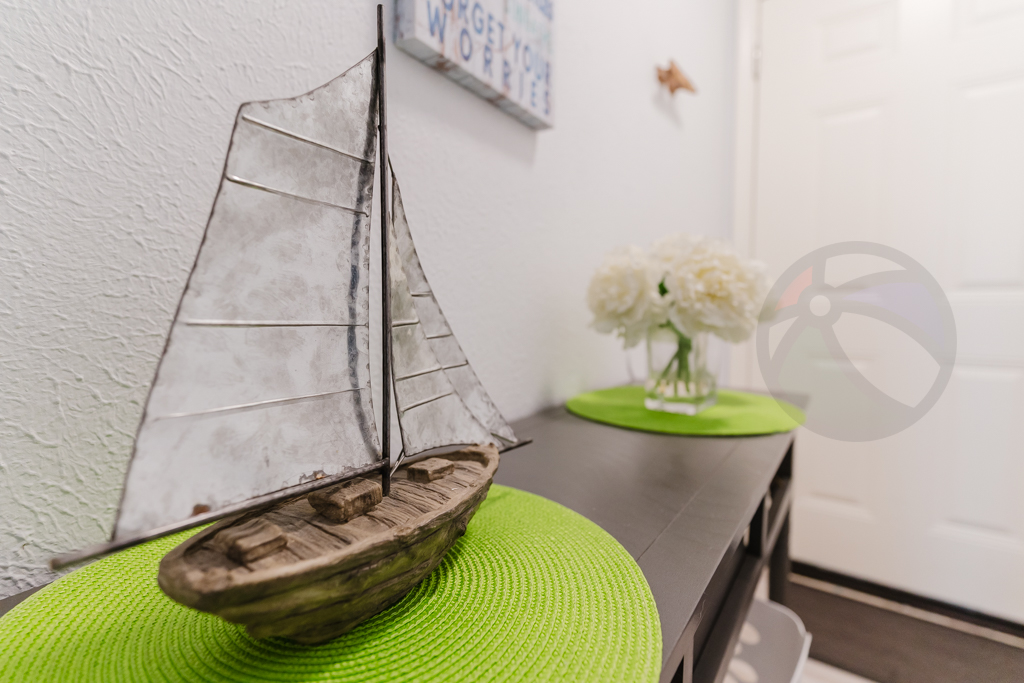 Perfect drop zone for your keys and other things you need to grab on the way out