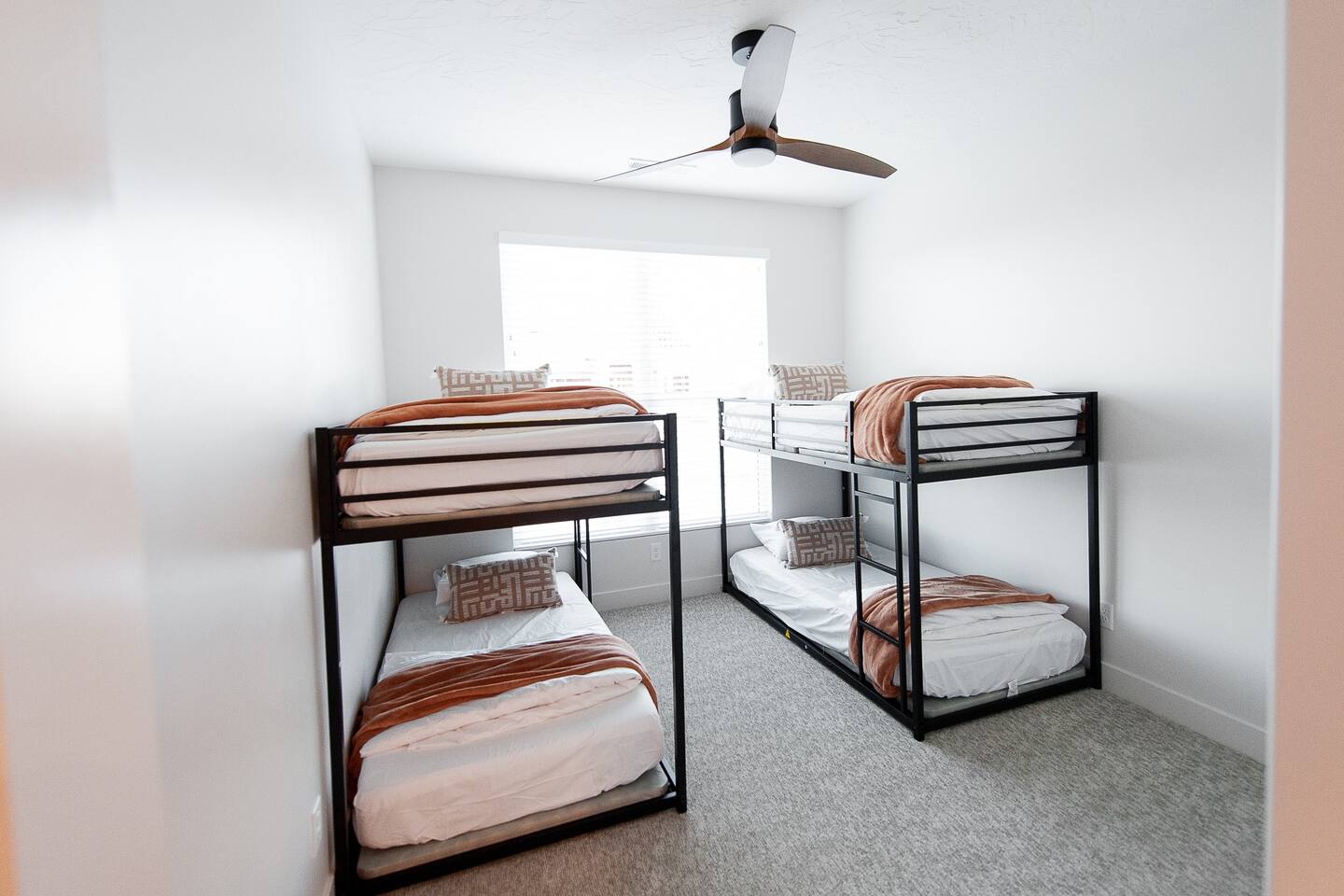 4 Twins (2 Bunk Beds) - Bedroom 2