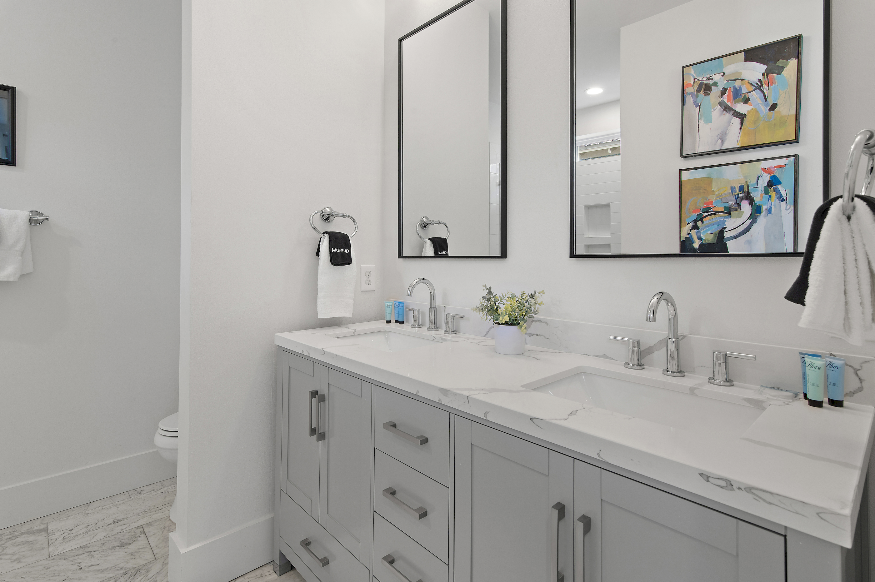 2nd floor master suite #2 bathroom