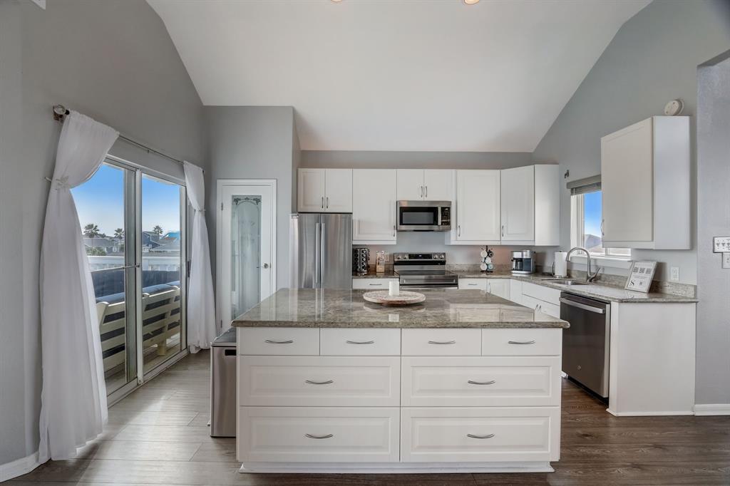 085c612a235045e8a50f468c409de1cb | Beachhouse | Texas | TX | Vacation Homes | Galveston | Crystal Beach | Kokomo | Breezy Days | Beachfront Elegance | Sunrise Serenity | Southern Sands Property Management, LLC