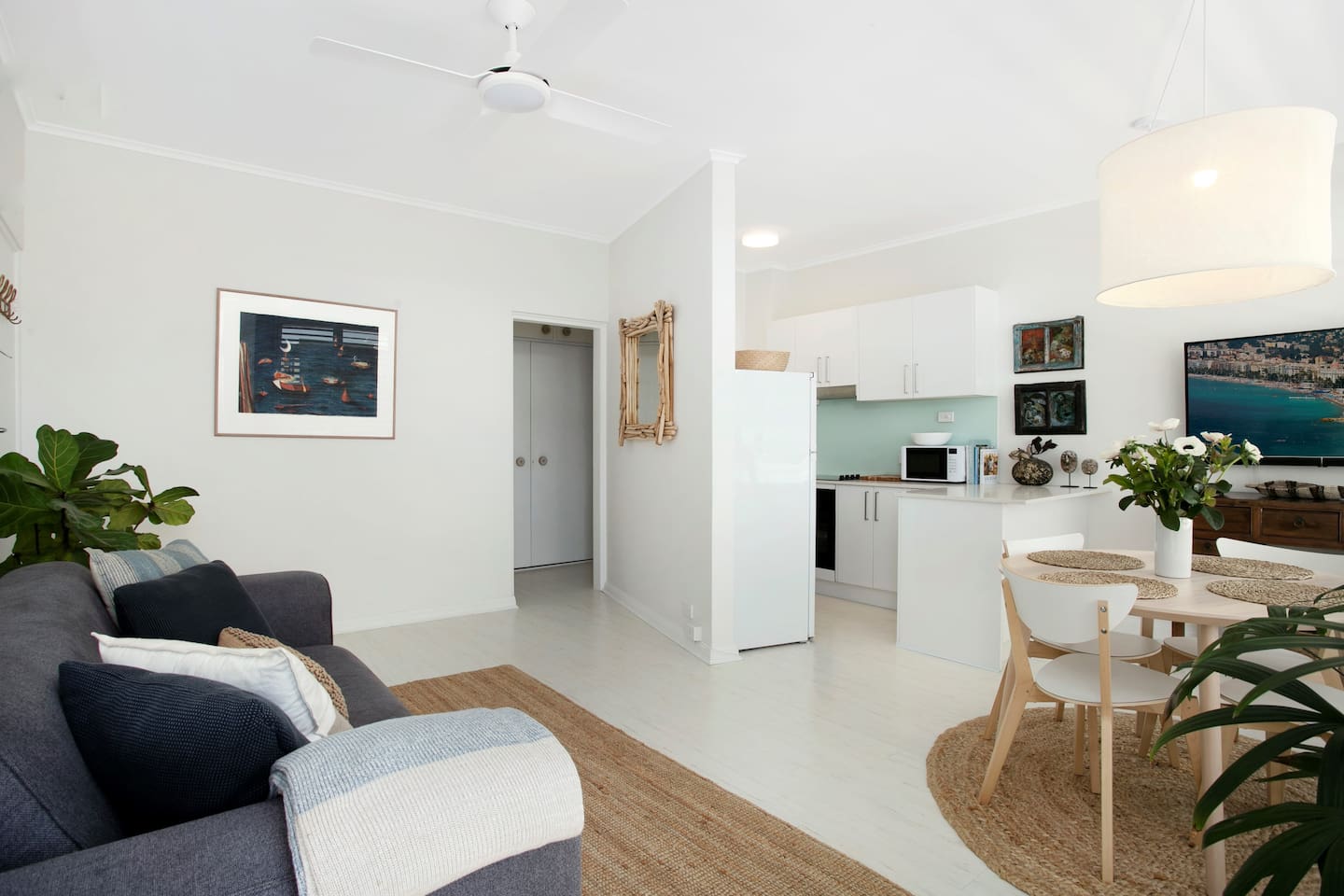 Peter's Beachside Apartment holiday home in Avalon Beach