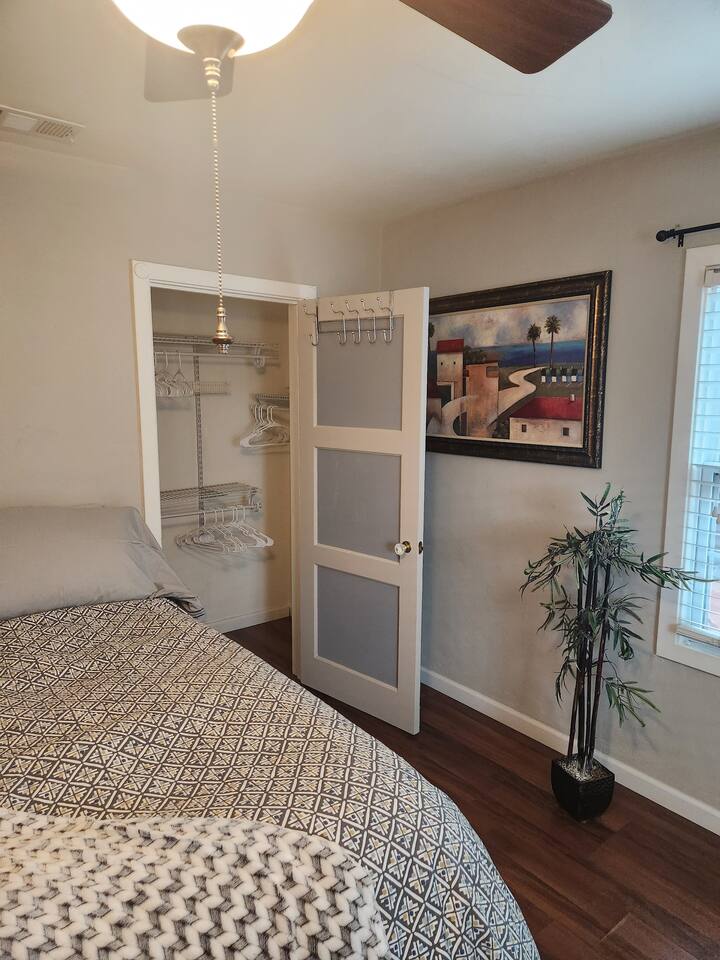 Large Room- Full bed