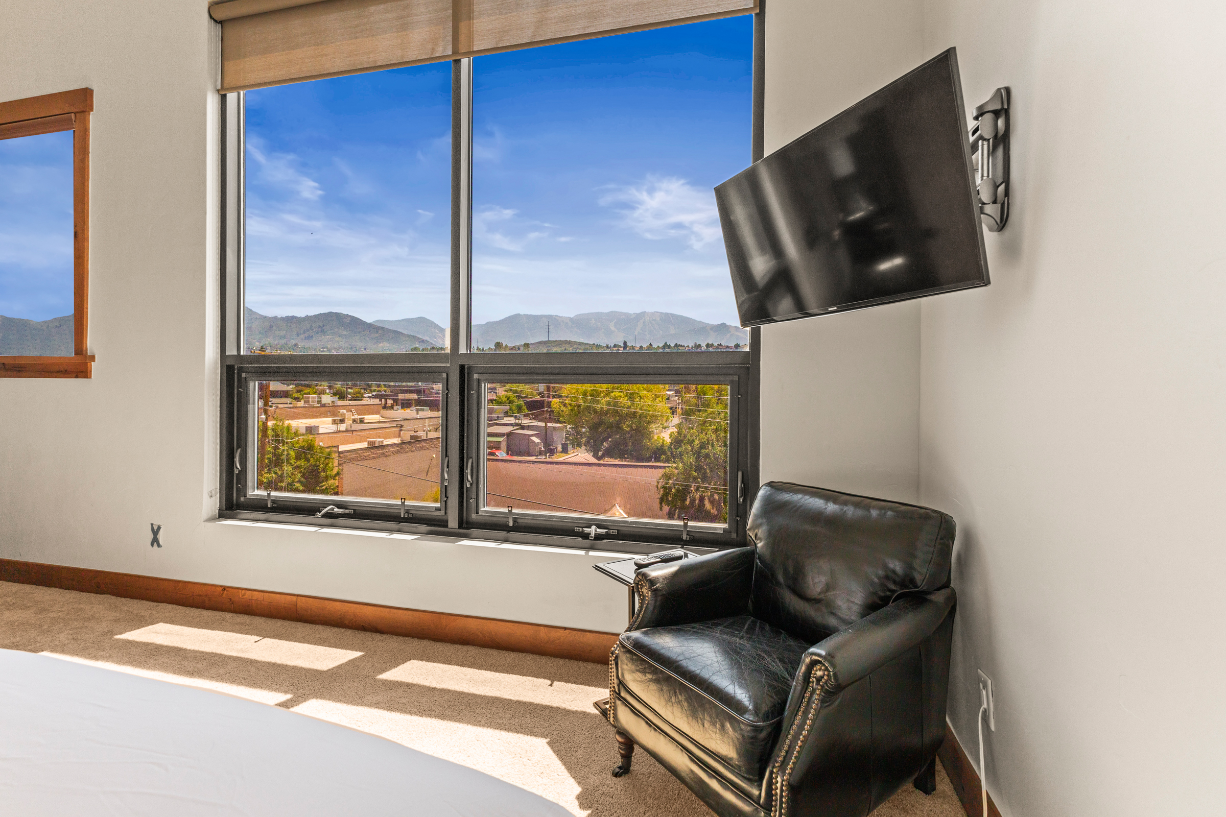 Ensuite Bedroom #1 | Smart Tv | View of Mountains