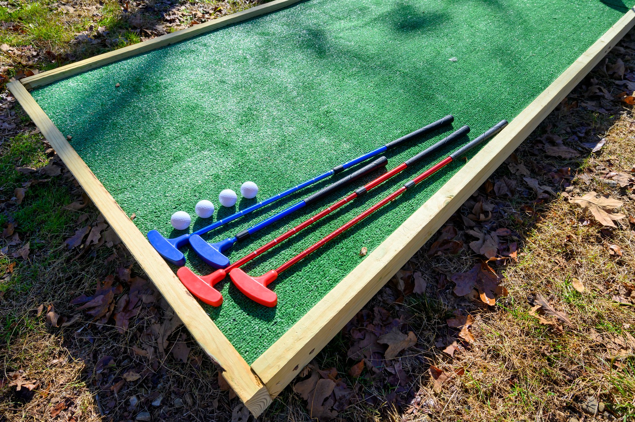 Hit the greens with our complete mini golf equipment!