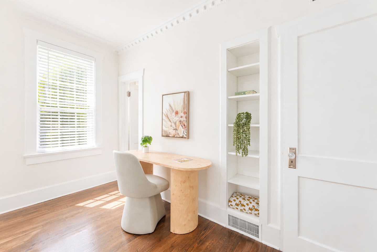 Dedicated workspace to stay productive in natural light. 